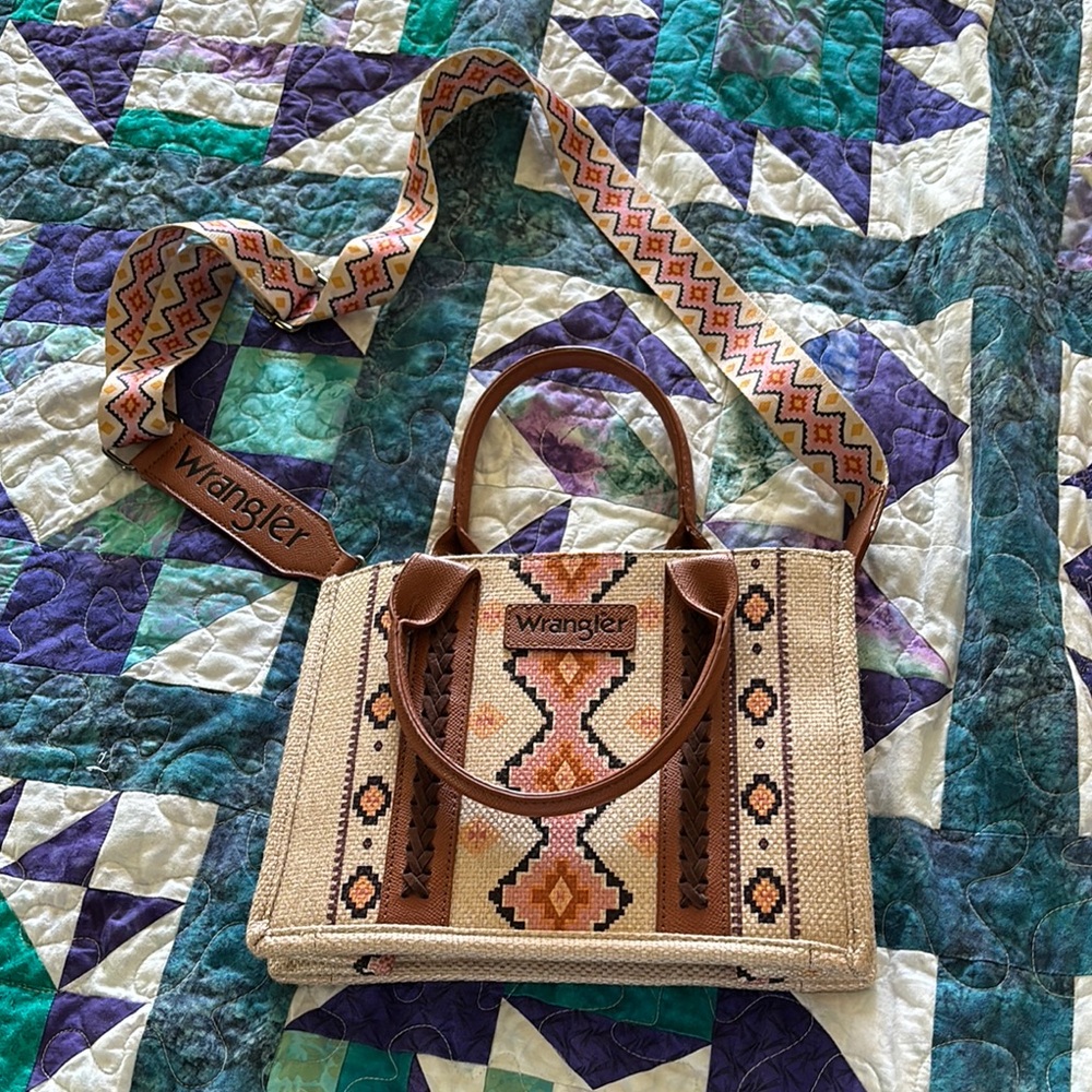 Wrangler Tan and Brown Shoulder Bag with Geometric Design (NEW WITHOUT TAGS)